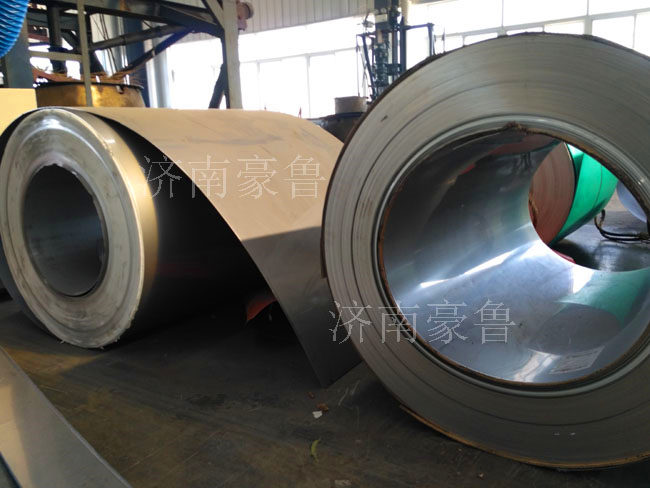 等待加工成啤酒設(shè)備的原料 等待加工成啤酒設(shè)備的原料